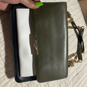 Small Michael Kors shoulder/cross body bag with chain strap 💚🖤